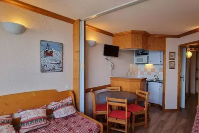 Image de 10m du centre station, vue montagne, balcon, télévision, casier à ski, 26m², La Plagne