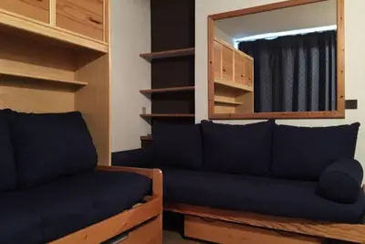 Image de À 10m des pistes de ski, vue montagne, balcon, télévision, casier à ski, 17m², La Plagne