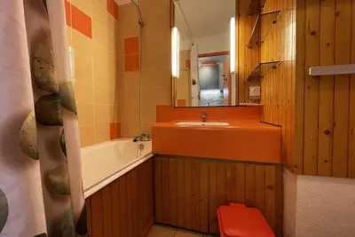 Image de À 10m des pistes de ski, 7ème étage, balcon, télévision, casier à ski, 17m², Les Menuires
