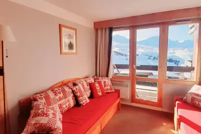 Image de 150m du centre station, 3ème étage, vue pistes de ski, balcon, télévision, casier à ski, 24m²