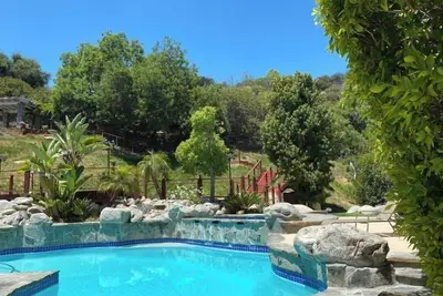 Image de Beverly Hills Secure Gated Estate
