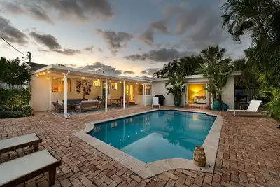 Image de Chic Pied-Ă -Terre + Private Pool in Wpb