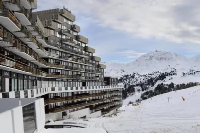 Image de 10m du centre station, vue pistes de ski, balcon, télévision, casier à ski, 26m², La Plagne