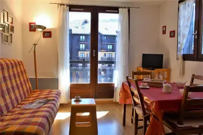 Image de 300m du centre station, 5ème étage, balcon, télévision, casier à ski, 23m², Risoul