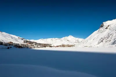 Image de 200m du centre station, 7ème étage, vue lac, terrasse, balcon, télévision, casier à ski, 50m²