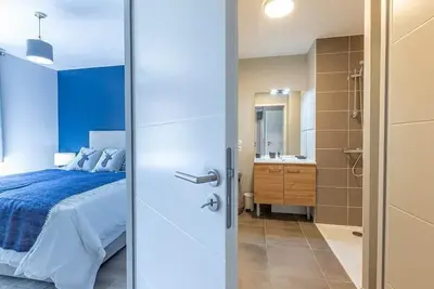 Image de 100m des commerces, 5ème étage, vue station, balcon, télévision, casier à ski, 55m², La Plagne