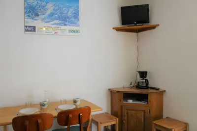Image de 10m du centre station, 1er étage, balcon, télévision, casier à ski, 55m², Vars