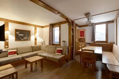 Image de 150m du centre station, 1er étage, balcon, télévision, casier à ski, 76m², Montchavin La Plagne