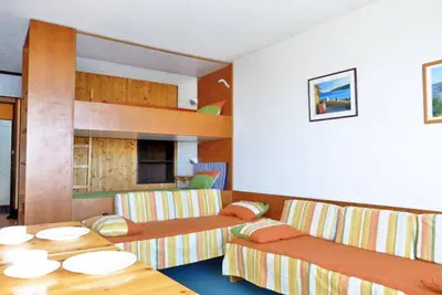 Image de 10m du centre station, vue montagne, balcon, télévision, casier à ski, 26m², La Plagne