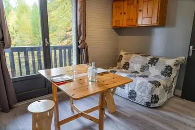 4ème étage, vue forêt, balcon, casier à ski, 17m², Les Orres
