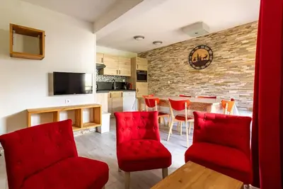 Image de 150m du centre station, 5ème étage, remise en forme, piscine, balcon, télévision, casier à ski, 73m²