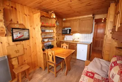 Image de À 50m des pistes de ski, 1er étage, vue pistes de ski/montagne, télévision, casier à ski, 14m²
