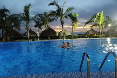 Image de Luxurious apartment with direct access to the sea