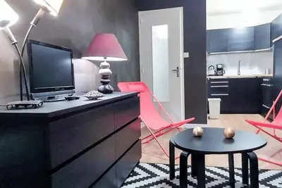 Image de 50m du centre station, 1er étage, balcon, télévision, casier à ski, 42m², Les 2 Alpes