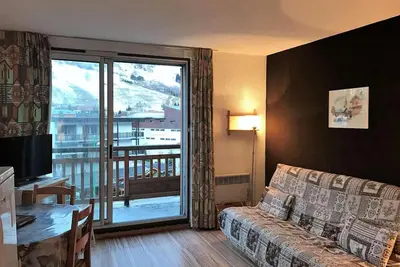Image de 200m des commerces, 3ème étage, vue pistes de ski, balcon, télévision, casier à ski, 25m²