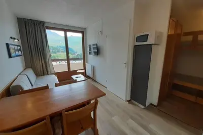 Image de Centre station, 1er étage, vue pistes de ski, balcon, télévision, casier à ski, 25m², La Plagne