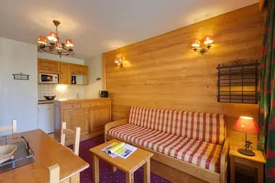 Image de 100m du centre station, balcon, télévision, casier à ski, 30-29m², Les 2 Alpes