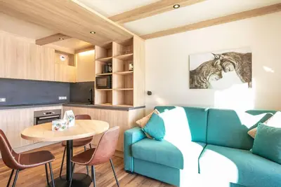 Image de 50m du centre station, terrasse, parking, télévision, casier à ski, 23m², Valmorel