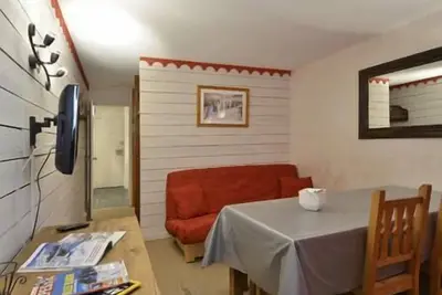 Image de 10m du centre station, vue pistes de ski, balcon, télévision, casier à ski, 26m², La Plagne