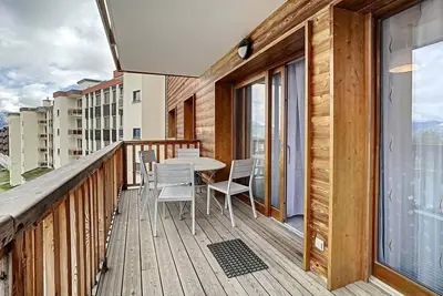 Image de À 20m des pistes de ski, 3ème étage, vue montagne, parking, télévision, casier à ski, 50m²