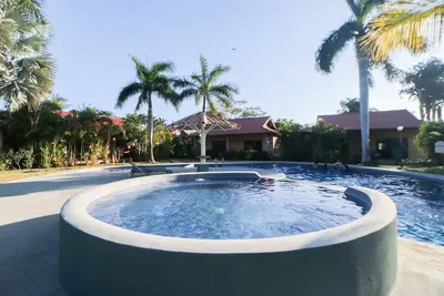 Image de Renovated Apartment with High-Speed WiFi & Shared Pool\/Spa - Snowbird-Friendly