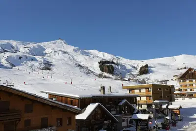 Image de À 10m des pistes de ski, 2ème étage, vue pistes de ski, balcon, télévision, casier à ski, 27m²
