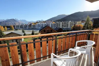 Image de À 50m des pistes de ski, 1er étage, vue montagne, balcon, parking, télévision, casier à ski, 35m²