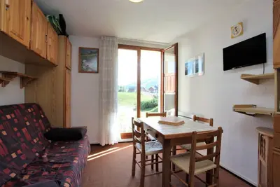 Image de À 10m des pistes de ski, Rez-de-chaussée, vue montagne, terrasse, parking, télévision, casier à ski