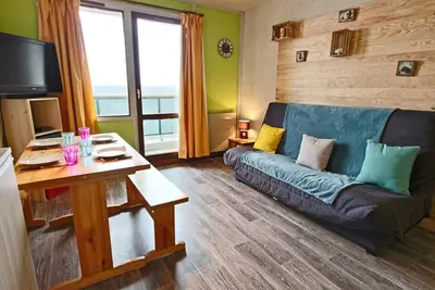 Image de À 300m des pistes de ski, 7ème étage, balcon, parking, télévision, casier à ski, 21m², Chamrousse