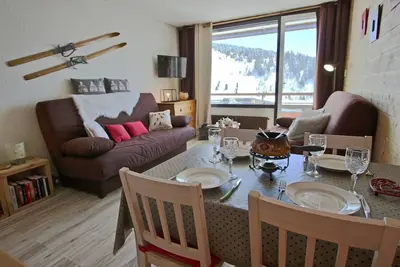 Image de 100m du centre station, 3ème étage, balcon, télévision, casier à ski, 29m², Chamrousse