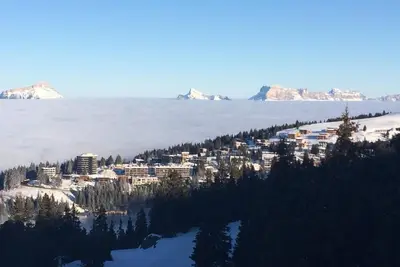 Image de À 100m des pistes de ski, 1er étage, balcon, télévision, casier à ski, 19m², Chamrousse