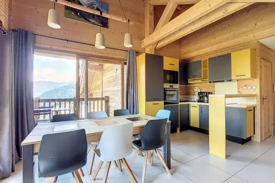 Image de 2ème étage, vue montagne/pistes de ski, balcon, parking, télévision, 73m², La Toussuire