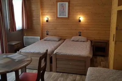 Image de 100m du centre station, 2ème étage, balcon, télévision, casier à ski, 30m², Brides Les Bains
