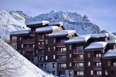 Image de 30m du centre station, 1er étage, balcon, télévision, casier à ski, 28m², La Plagne