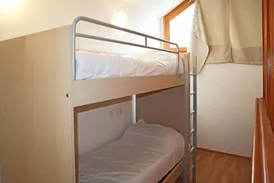 Image de 10m des commerces, 3ème étage, vue montagne, piscine, balcon, télévision, casier à ski, 50m²