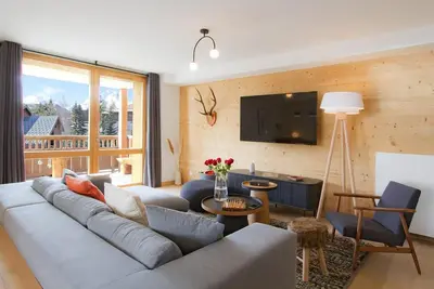 Image de 50m des commerces, 3ème étage, vue montagne, piscine, sauna, hammam, balcon, parking, télévision