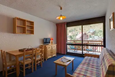 Image de 100m des commerces, balcon, parking, télévision, casier à ski, 34m², Les 2 Alpes