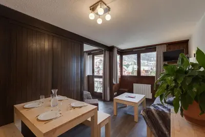 Image de 6ème étage, vue montagne, balcon, parking, télévision, casier à ski, 31m², Serre Chevalier