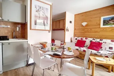 Image de À 200m des pistes de ski, 3ème étage, balcon, télévision, casier à ski, 24m², Les Menuires