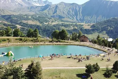 Image de À 300m des pistes de ski, Rez-de-chaussée, parking, télévision, casier à ski, 80m², Albiez Montrond