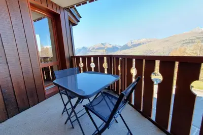 Image de 300m du centre station, 3ème étage, vue montagne, balcon, télévision, casier à ski, 33m²