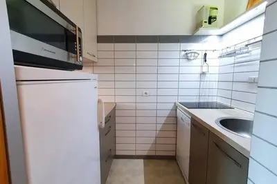 Image de 50m du centre station, Rez-de-chaussée, vue montagne, balcon, télévision, casier à ski, 27m²