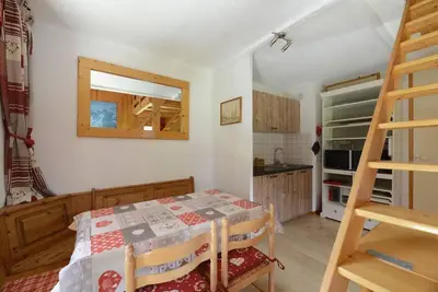 Image de 100m du centre station, 5ème étage, vue pistes de ski, balcon, télévision, 37m², La Plagne