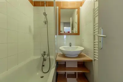 Image de 50m des commerces, 2ème étage, piscine, balcon, télévision, casier à ski, 30m², La Plagne