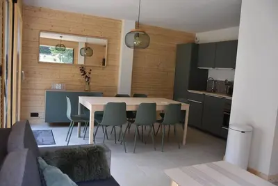 Image de Chalet, Rez-de-chaussée, terrasse, parking, casier à ski, 85m², Pralognan-la-Vanoise