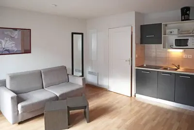 Image de 10m des commerces, 1er étage, vue pistes de ski, piscine, balcon, télévision, casier à ski, 50m²