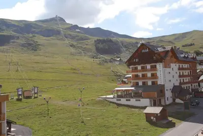 Image de À 10m des pistes de ski, 4ème étage, vue pistes de ski, balcon, télévision, casier à ski, 40m²