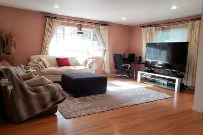 Image de Large 6 Bedrooms 2 Baths Home On a Huge Lot