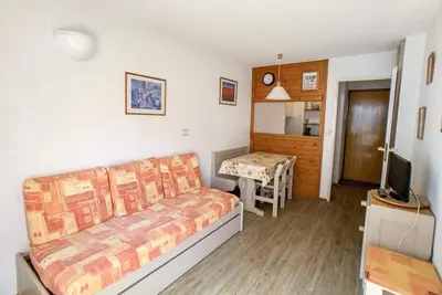 Image de 100m du centre station, 3ème étage, balcon, télévision, casier à ski, 27m², Tignes