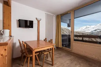 Image de 100m du centre station, 7ème étage, vue dégagée, balcon, télévision, casier à ski, 21m², Tignes